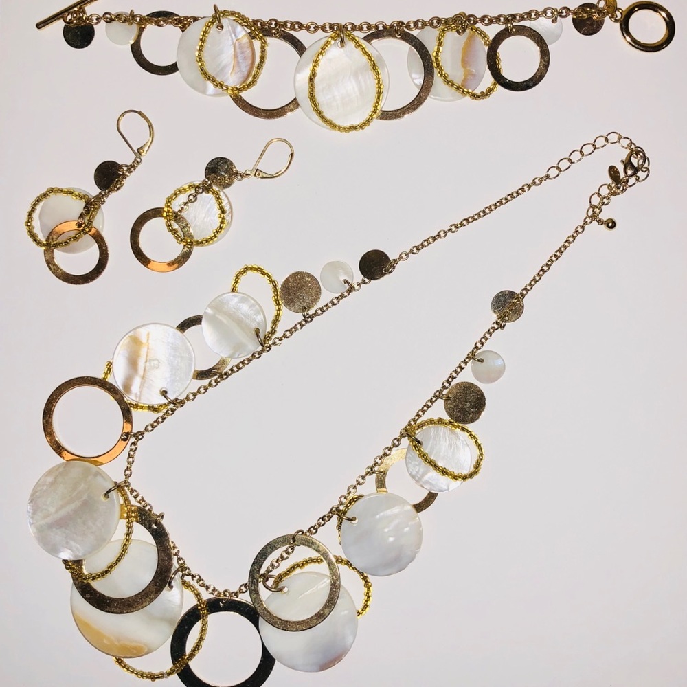 Complete set: necklace, earrings and bracelet
